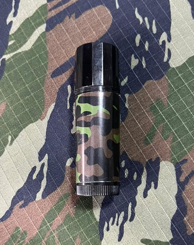 Camuflagem em Bastão Preto