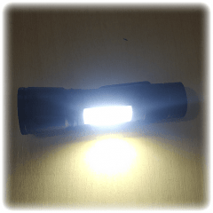 Lanterna de LED com carregador USB